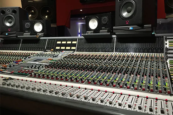 Inspelningsstudio med akustikbehandling