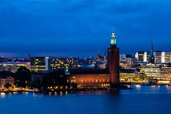 Stockholms stadssiluett i skymning, Delta Akustik arbetar med ljudmiljö i hela regionen